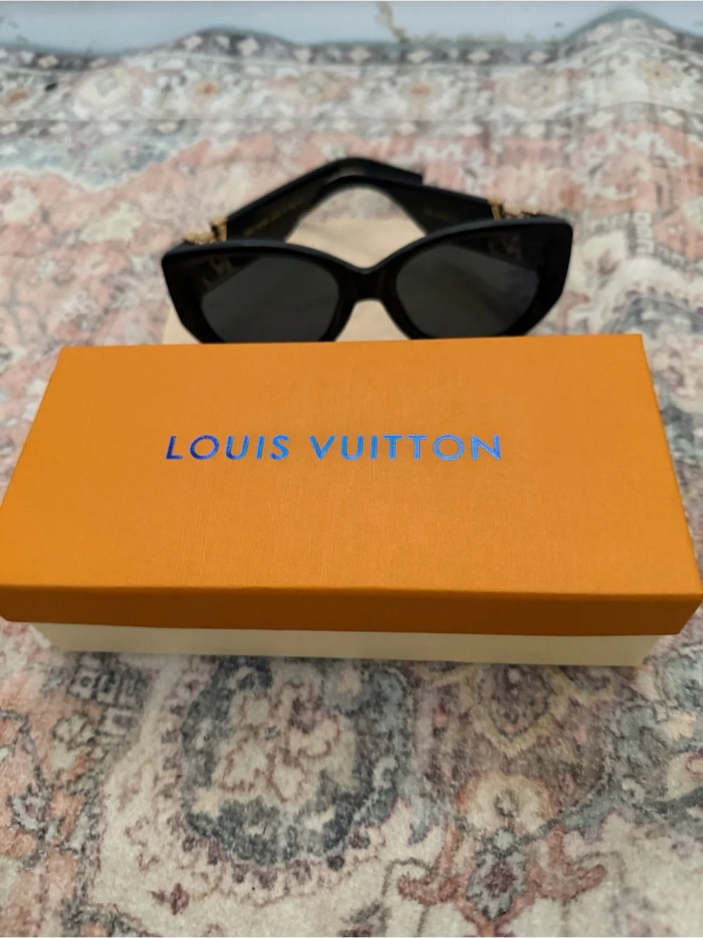 Oversized Black Statement Sunglasses 🖤